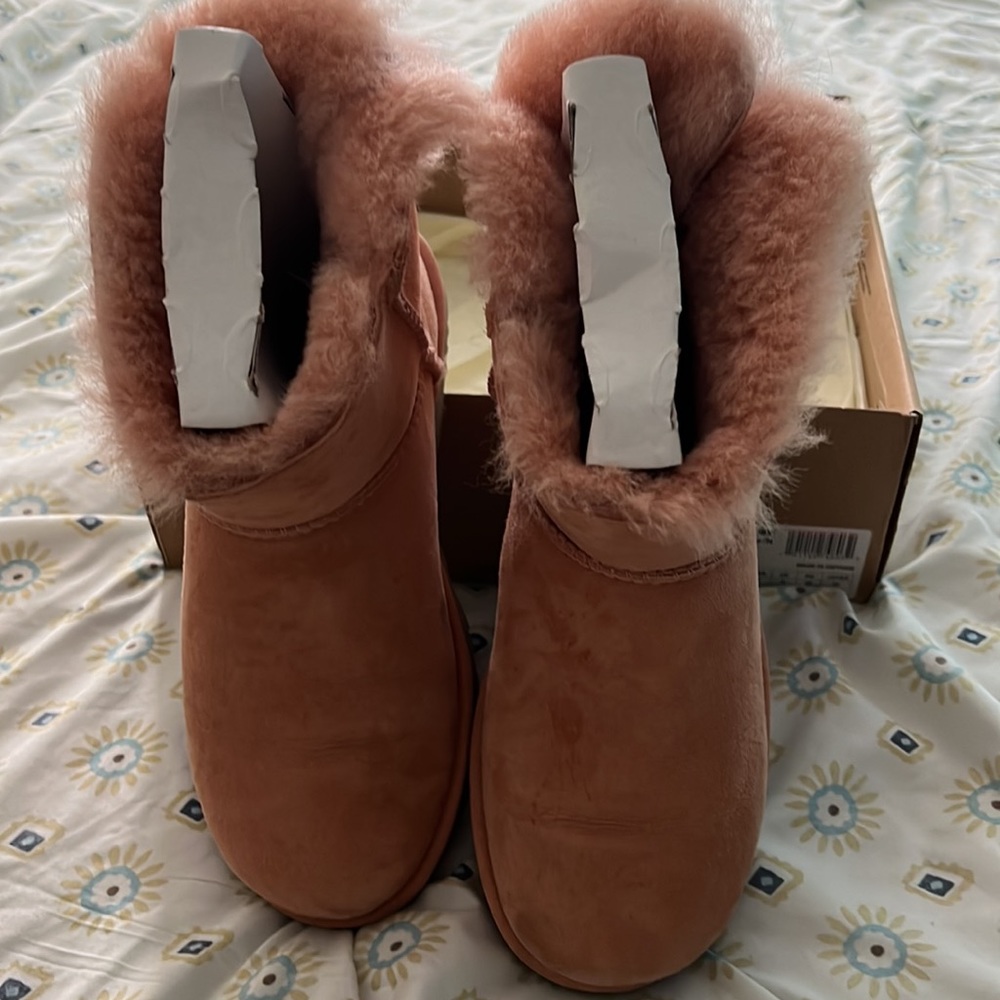 Pink UGG mini with bow - Picture 6 of 9